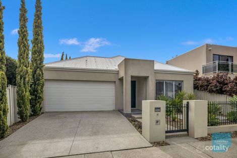 Property photo of 8 Linlithgow Parade Caroline Springs VIC 3023