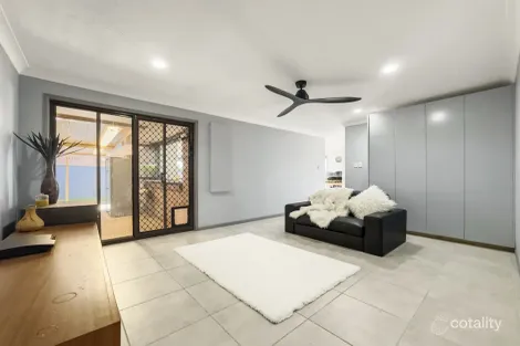 Property photo of 8 Perth Square Highland Park QLD 4211