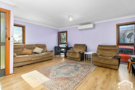 Property photo of 37 Kavieng Avenue Whalan NSW 2770