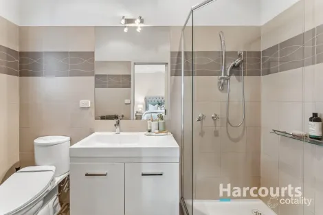 Property photo of 33 Tamar Grove Oakleigh VIC 3166