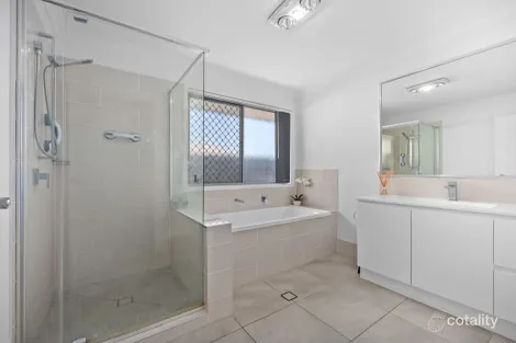 Property photo of 32 Beaufortia Street Deebing Heights QLD 4306