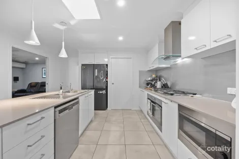 Property photo of 32 Beaufortia Street Deebing Heights QLD 4306