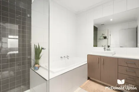Property photo of 26 Warner Way Caroline Springs VIC 3023