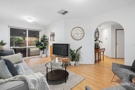 Property photo of 16 Farnham Crescent Mill Park VIC 3082