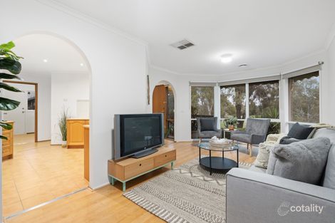 Property photo of 16 Farnham Crescent Mill Park VIC 3082