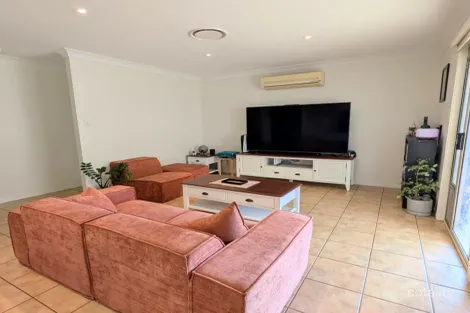 Property photo of 11 Diamantina Drive Glenvale QLD 4350
