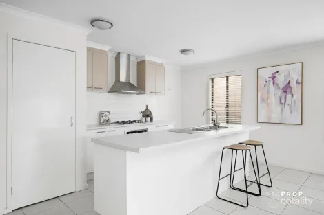 Property photo of 8 Jolimont Road Point Cook VIC 3030