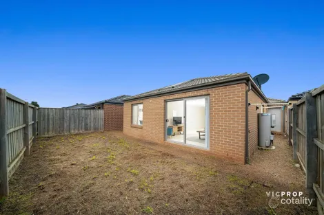 Property photo of 8 Jolimont Road Point Cook VIC 3030