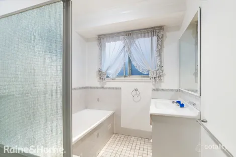 Property photo of 2/37 Ballantrae Drive St Andrews NSW 2566