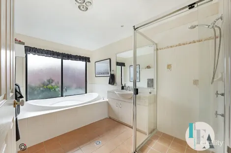 Property photo of 42 Campaspe Circuit Albion Park NSW 2527