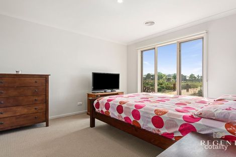 Property photo of 8 Maslin Walk Point Cook VIC 3030