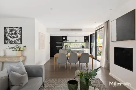 Property photo of 2/51 Wilfred Road Ivanhoe East VIC 3079