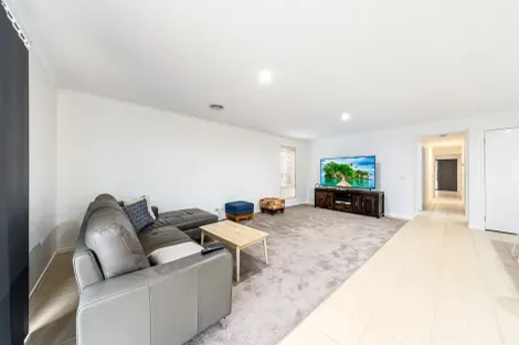Property photo of 27 Mossman Drive Cranbourne East VIC 3977
