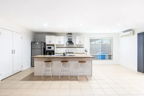 Property photo of 27 Mossman Drive Cranbourne East VIC 3977