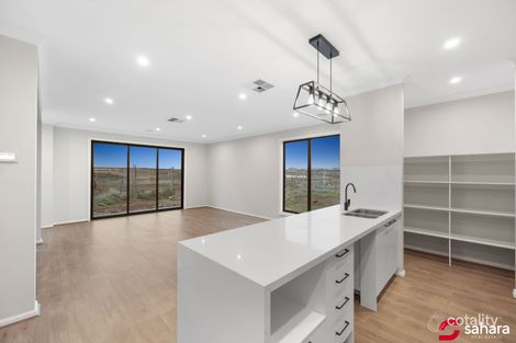 Property photo of 22 Cotter Way Truganina VIC 3029
