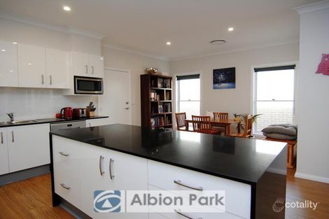 10 Toolijooa St, Tullimbar, NSW 2527