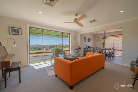 73 East St, Parkes, NSW 2870