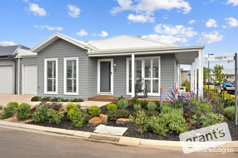 Property photo of 2 Curve Avenue Clyde North VIC 3978