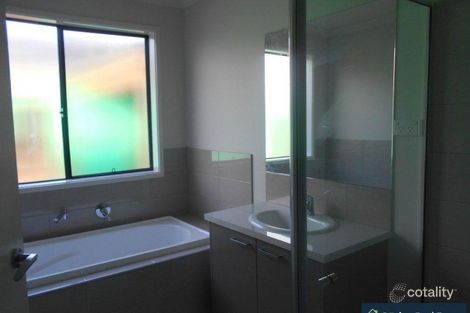 Property photo of 38 Wheelers Park Drive Cranbourne North VIC 3977