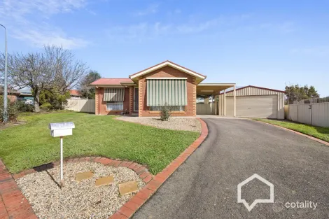 Property photo of 7 Lockwood Mews Kangaroo Flat VIC 3555