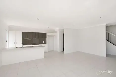 Property photo of 2/2 Beacon Court Elanora QLD 4221