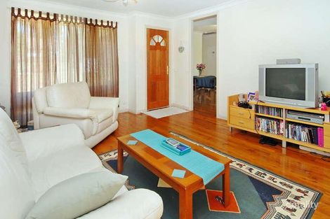 Property photo of 17 Barrallier Way St Clair NSW 2759