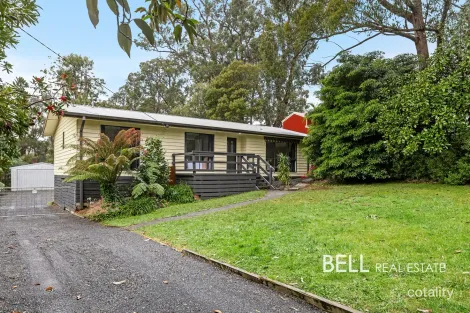 15 HAZEL ST, COCKATOO, VIC 3781