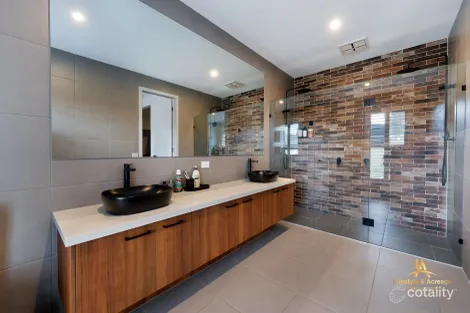 Property photo of 26 Royal Pines Drive Drouin VIC 3818