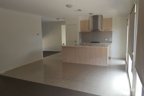 Property photo of 14 Scoria Circuit Craigieburn VIC 3064