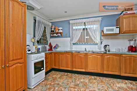 Property photo of 8 Hart Place St Clair NSW 2759