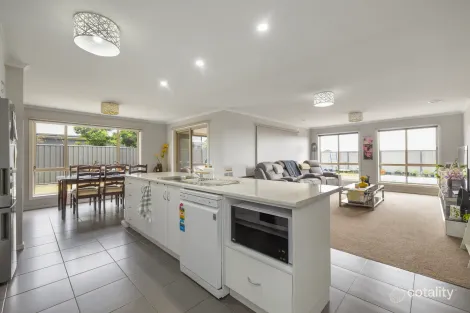 Property photo of 14 Madeira Close Portland VIC 3305