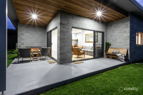 Property photo of 1/8 Tropicbird Crescent Old Bar NSW 2430