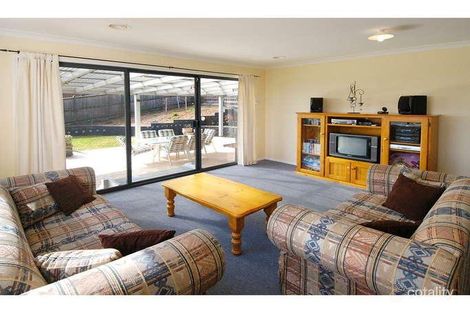 Property photo of 4 Tony Place Mooroolbark VIC 3138