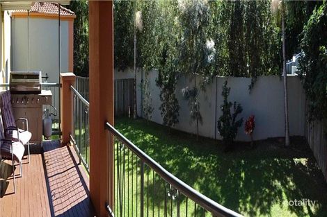 Property photo of 4/20 Fairway Drive Clear Island Waters QLD 4226