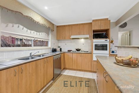 Property photo of 17 Glenisla Way Berwick VIC 3806