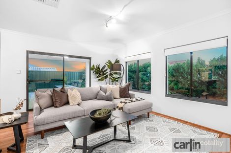 Property photo of 17 Wedgetail Crescent Success WA 6164