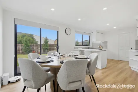 Property photo of 2 Field Court Morwell VIC 3840