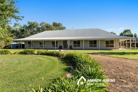 592 Naring Hall Rd, Numurkah, VIC 3636