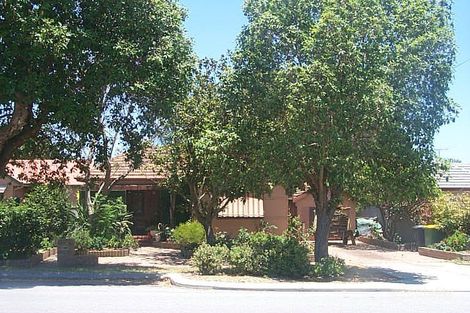 428 Belgravia St, Cloverdale, WA 6105