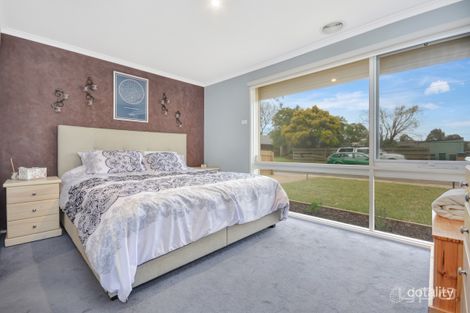 Property photo of 13 Jika Court Werribee VIC 3030