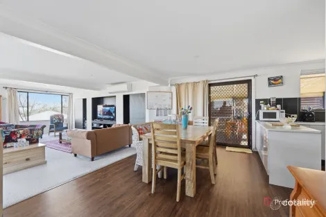 Property photo of 2 Freeman Crescent Armidale NSW 2350