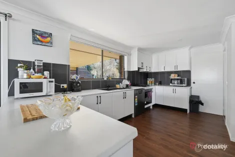 Property photo of 2 Freeman Crescent Armidale NSW 2350