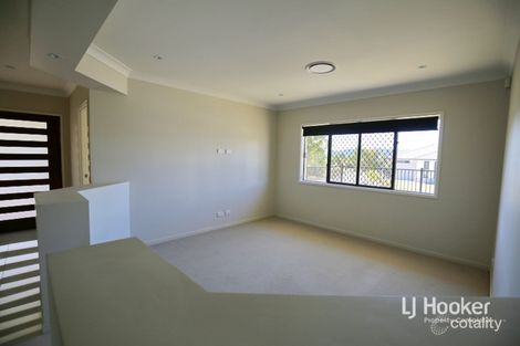 Property photo of 15 Autumnfield Avenue Yarrabilba QLD 4207