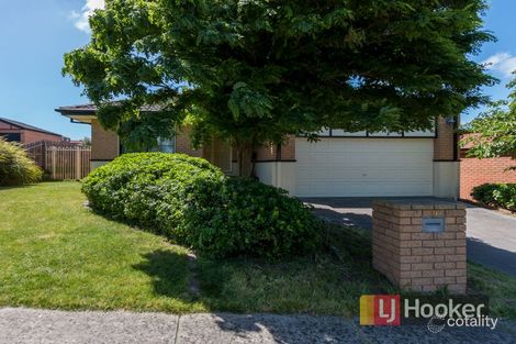 Property photo of 9 Sir Harold Close Endeavour Hills VIC 3802