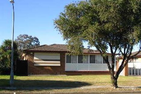 12 Caulfield Cres, St Johns Park, NSW 2176