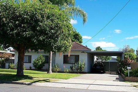 27 Berehaven Ave, Thornlie, WA 6108