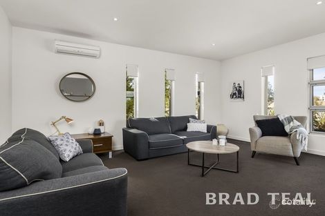 Property photo of 2 Shoalhaven Drive Caroline Springs VIC 3023