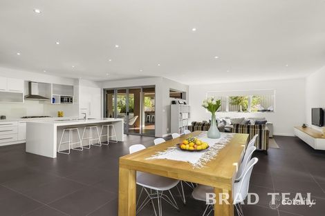 Property photo of 2 Shoalhaven Drive Caroline Springs VIC 3023