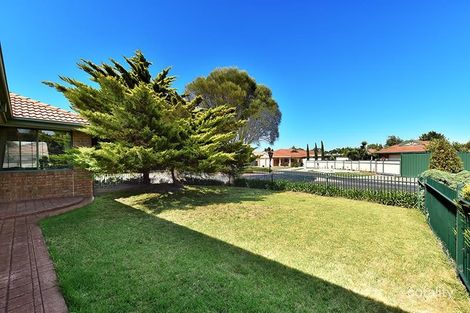Property photo of 1 Lincolne Crescent Roxburgh Park VIC 3064