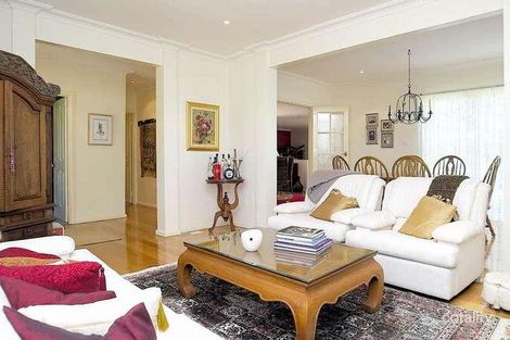 Property photo of 2 Nagara Court Mount Waverley VIC 3149